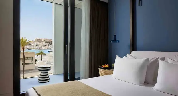 Sama pomisao na Ibizu priziva slike savršenog odmora, ali ovaj hotel je pravi jackpot!