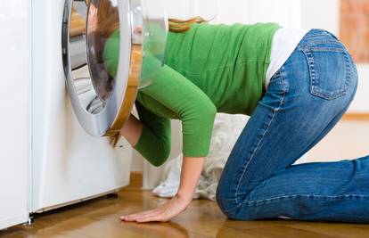 Šest razloga zašto vam perilica smrdi i kako riješiti taj problem