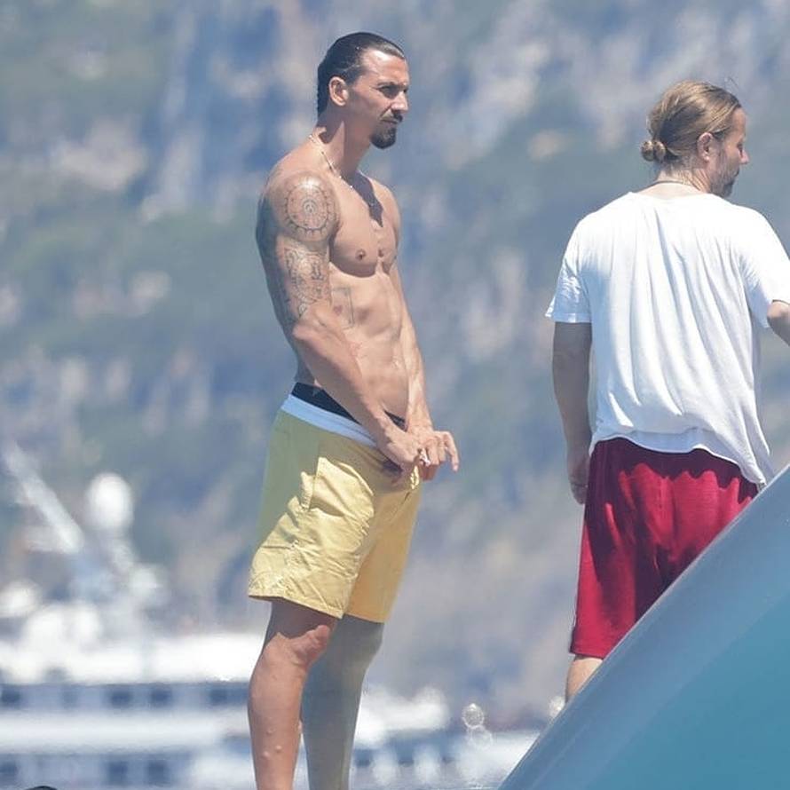 Ibrahimović ušutkao sve glasine o nevjeri: Supruga Helena, on i djeca uživaju u odmoru na jahti