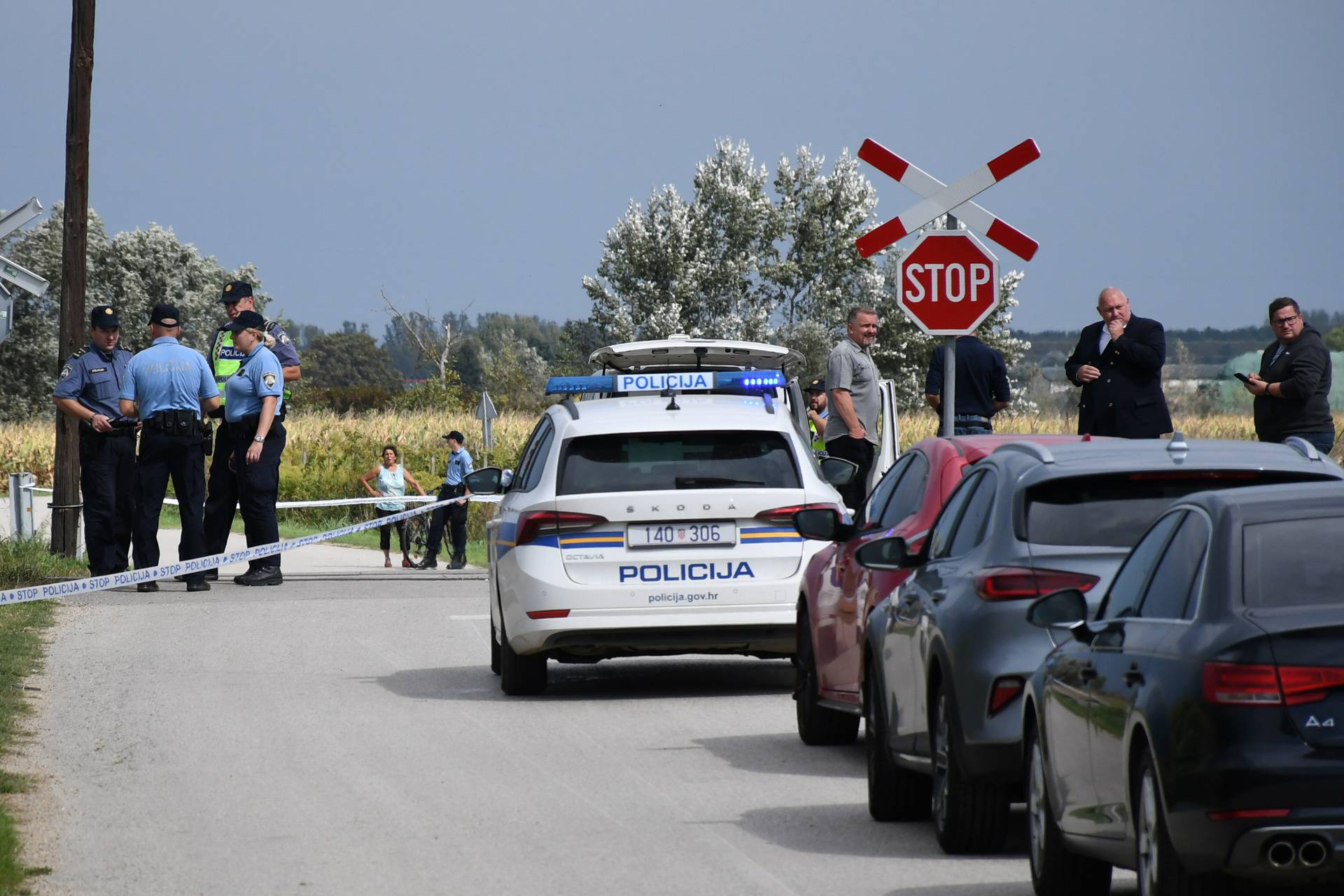 Bolfan: Žena i dvoje djece poginuli u naletu vlaka na automobil