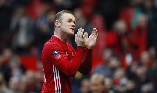 Rooney je dostigao Charltona, United rutinski preko Readinga