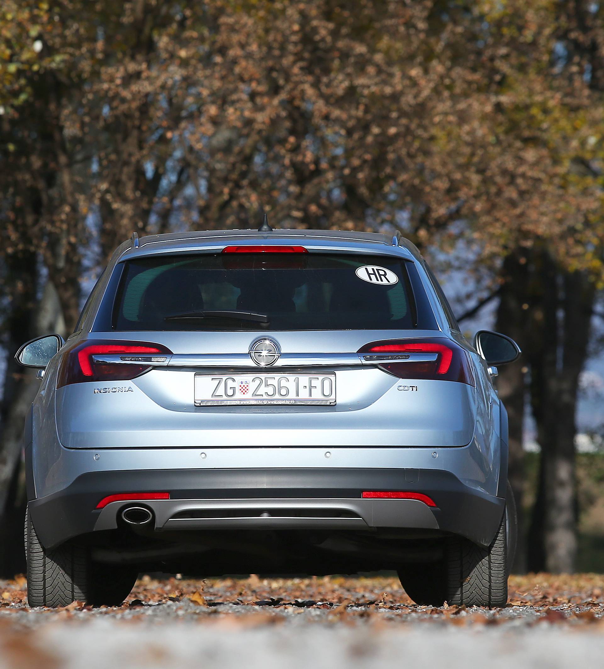 Opel Insignia na testu: Veliki karavan koji želi biti crossover