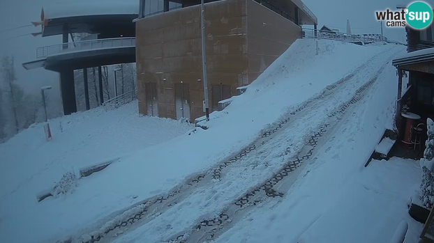 FOTO Na Sljemenu je pao snijeg, zabijelile su i Lika i Gorski kotar