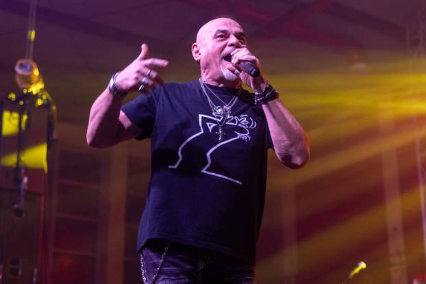 Županja: 13. božićni koncert Opće Opasnosti i prijatelja