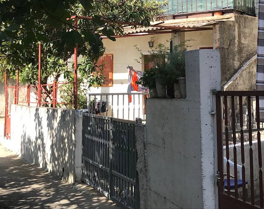 Susjedi su čuli kako muškarac viče 'upomoć', a onda je pao...