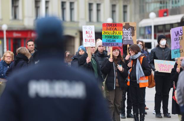 Zagreb: I danas molitelje na Trgu ometali bukom i prosvjedom