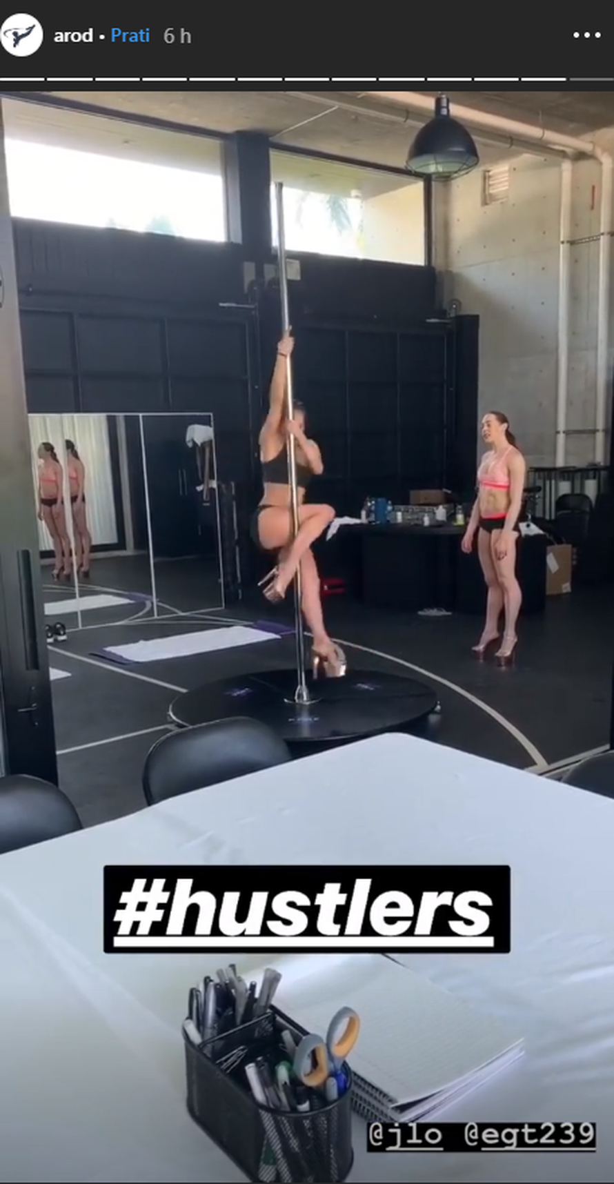 Prava bomba: Seksi Jennifer Lopez istaknula guzu tajicama