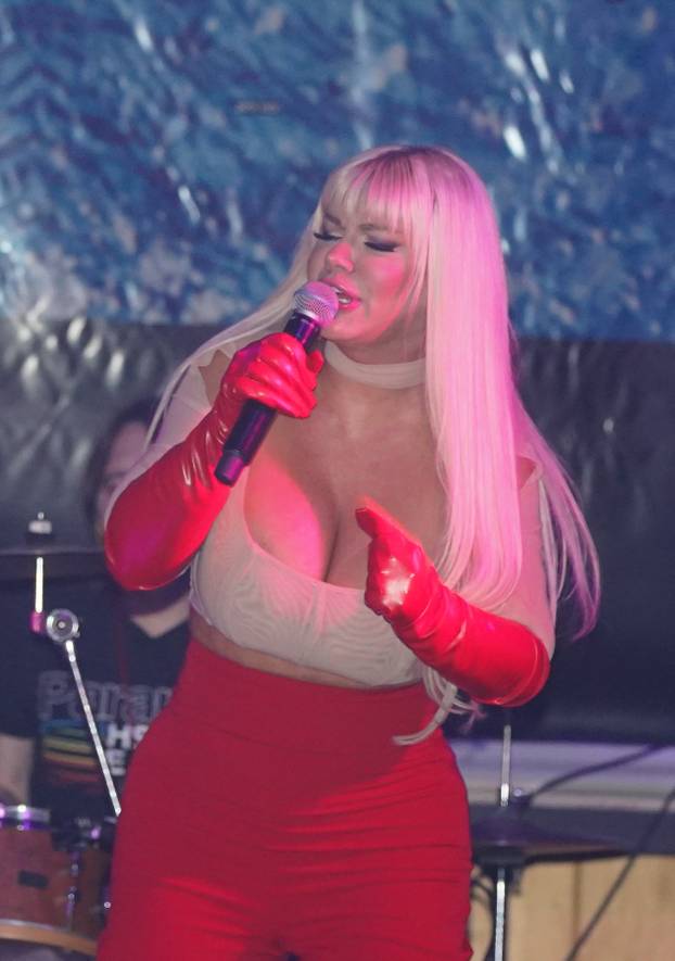 Beograd: Dara Bubamara nastupila na splavu River 