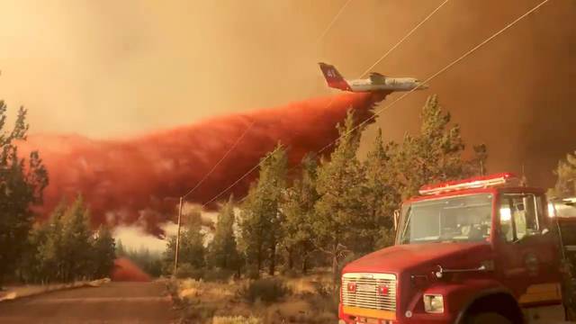 Jedan od najvećih požara u Oregonu nakon tjedan dana i dalje se nekontrolirano širi