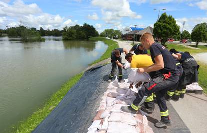 Na obrani od poplava u četiri dana angažirano više od 2800 vatrogasca: 'Zahvalni smo im'