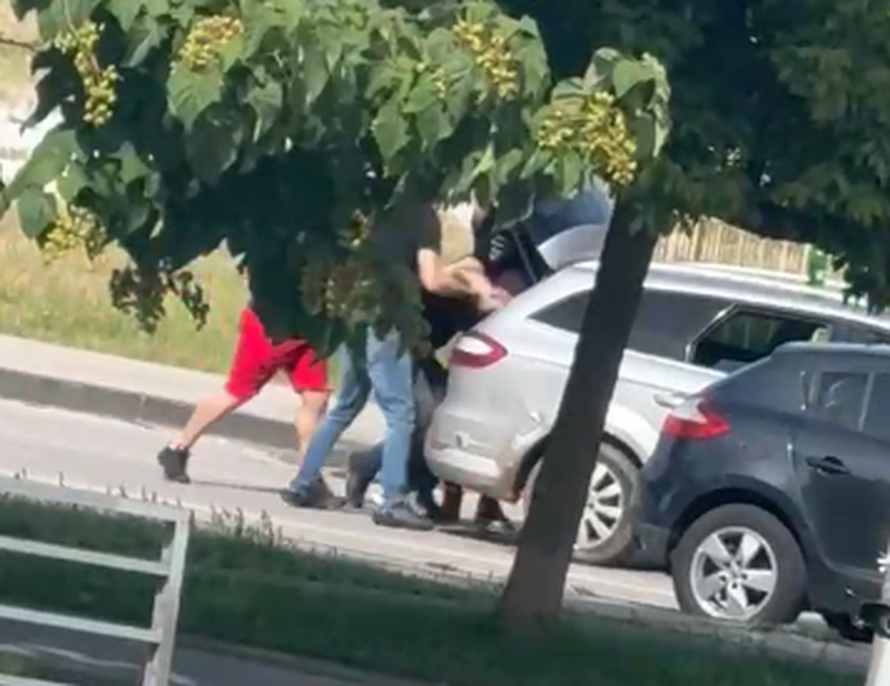 ŠOKANTNA SNIMKA Oteli su ga usred dana kod Arene Centra i strpali u gepek. Svi su uhićeni!