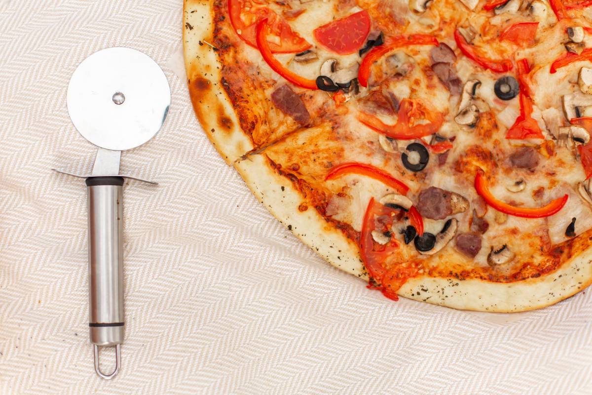 Pizza se uz mali trik može podgrijati u mikrovalnoj pećnici i ostati ukusna i jako hrskava