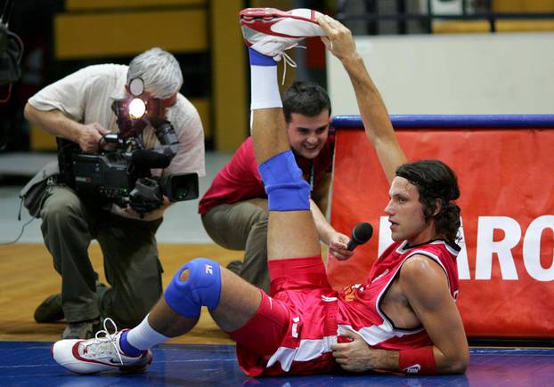 ARHIVA - Zagreb: Humanitarno košarkaški spektakl Generacija 92. Barcelona - Veterani Max Bears Croatia