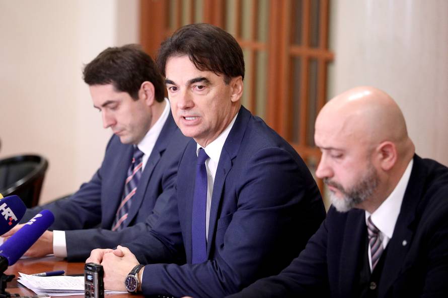 "Vladajući, uhvatite se posla! Ovo što radite nije dovoljno..."