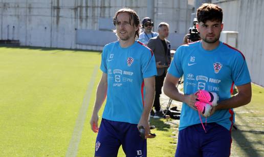 Modri&cacute; odradio zagrijavanje bez za&scaron;titne maske. Brusi se forma, ali u startove se ulazilo &zcaron;estoko