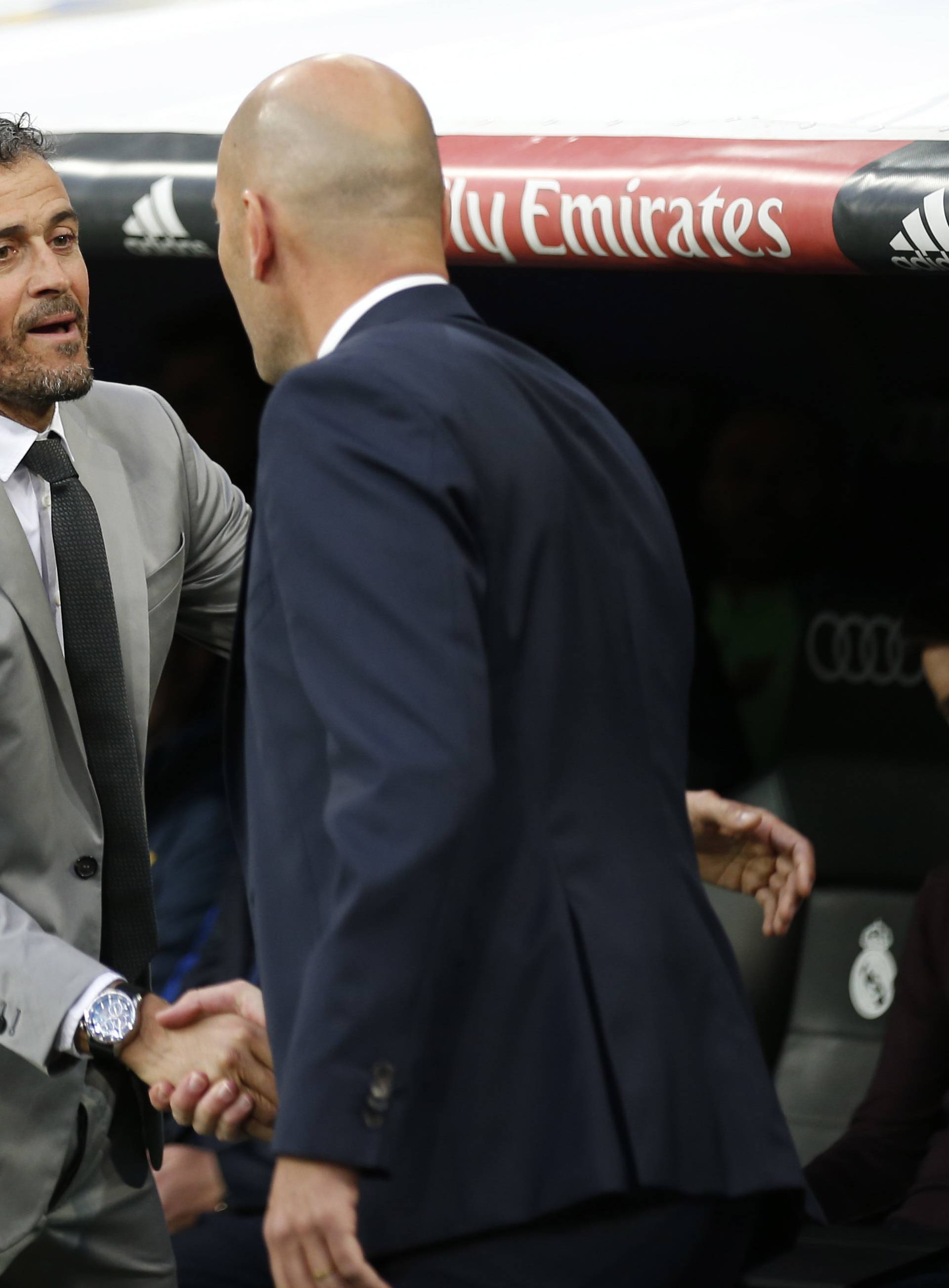 Real Madrid coach Zinedine Zidane and Barcelona coach Luis Enrique before the match