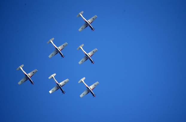 ARHIVA - Na današnji dan 2015. u Zagrebu održan veliki vojni mimohod