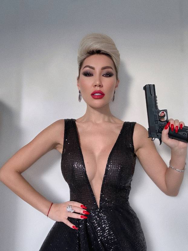 EXCLUSIVE: Mike Tyson selling Ł1,760 silver toy duck – after claiming he was the “ugly” duckling as a kid