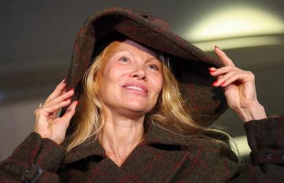 Pamela Anderson otkrila: Moji sinovi su bili zgroženi kad sam se odlučila prestati šminkati...