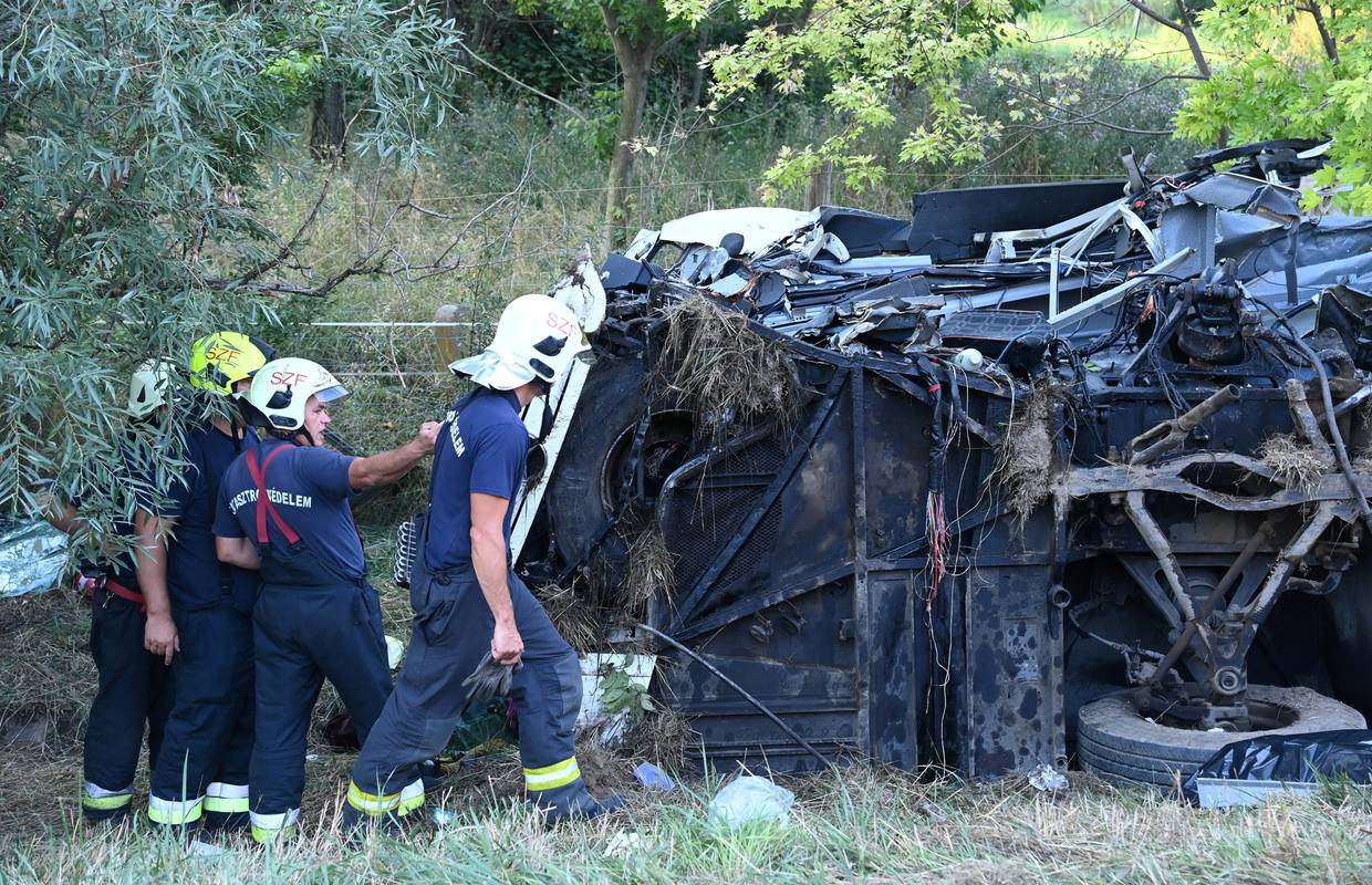 Detalji tragedije u Mađarskoj: Vraćali se s izleta u Hrvatskoj, bus se zabio u stup vijadukta