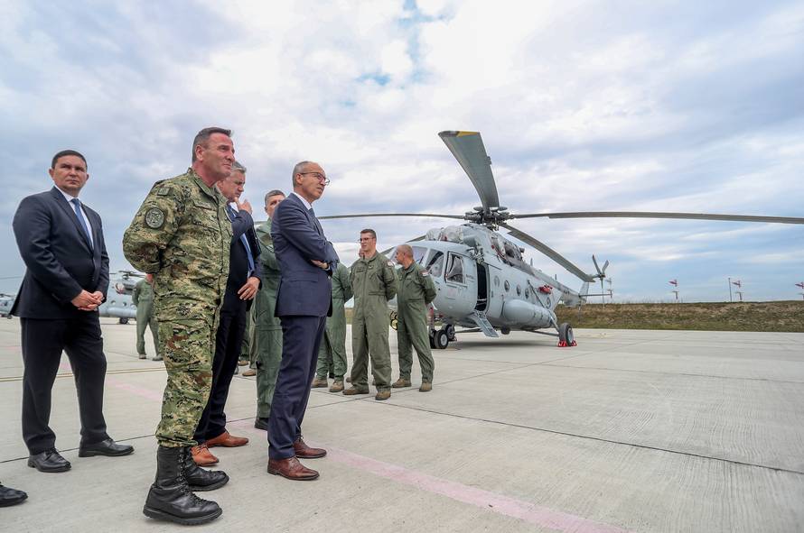 U vojarni âPukovnik Marko Å½ivkoviÄâ odrÅ¾an promotivni let u sklopu prezentacije remonta helikoptera Mi-171 Sh