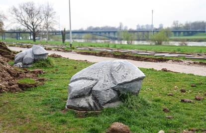 Grad Zagreb: Skulptura nije oštećena nego otuđena i naručit će se  nova od istog autora...