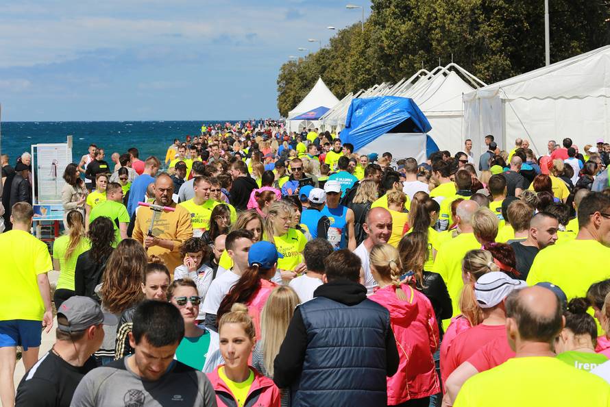 Više od 8 tisuća trkača danas u Zadru trčalo 'Wings for life'