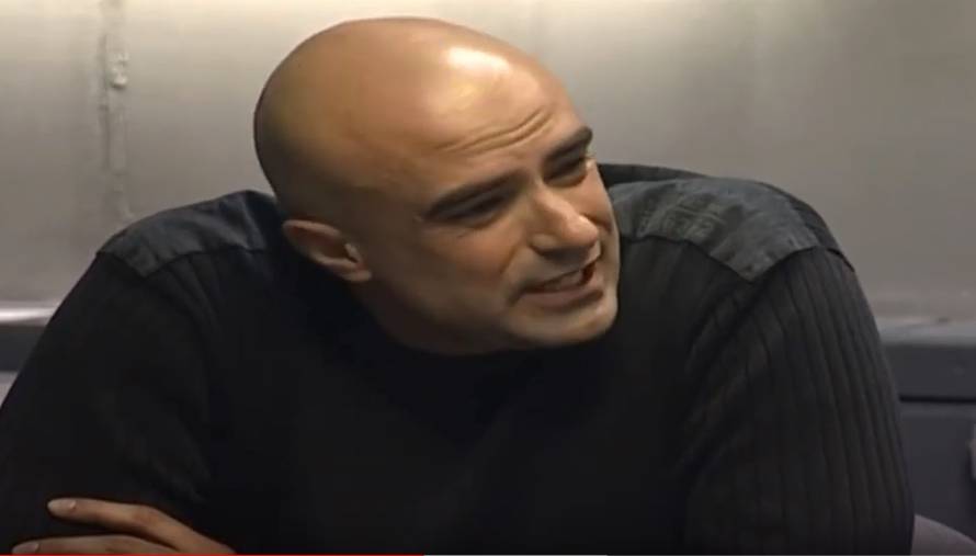 Leon Lučić propucao čovjeka u Zagrebu. U ovom stanu se skrivao. Ispred je rozi kišobran