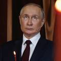 Dok vojska na njegovu naredbu ubija Ukrajince u invaziji, Putin drži svijeću na misi za Uskrs