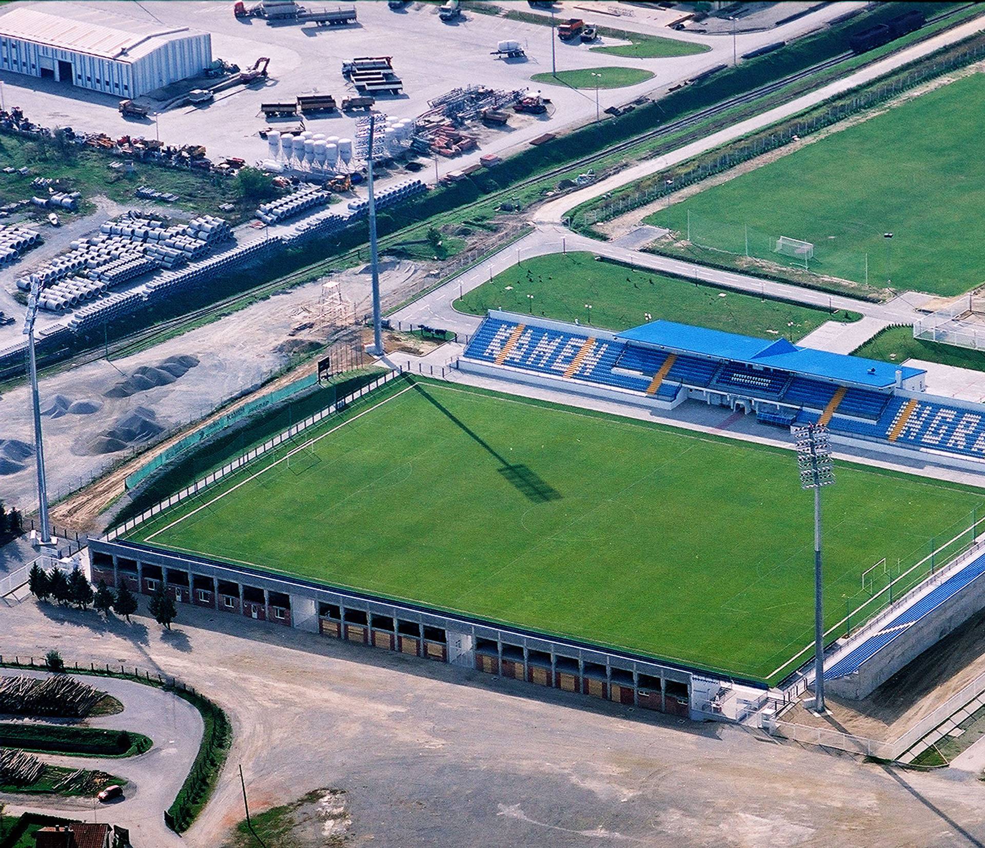 Stadion u Velikoj u zapustenom stanju