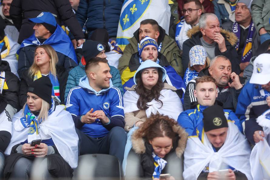 Zenica: Navijači očekuju početak utakmice između Bosne i Hercegovine i Italije