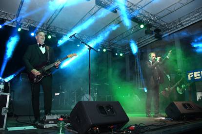 Sisak: Koncert grupe Let 3 povodom Dana grada