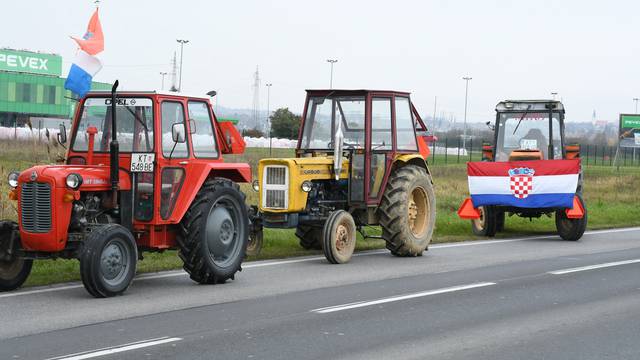 Kutina: Svinjogojci se traktorima okupili na prometnici, Tomislav Pokrovac obratio se medijima