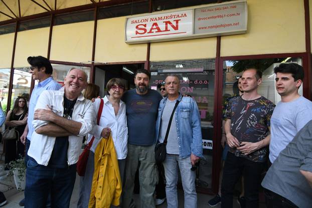 Bjelovar: Glumci u sklopu BOk festivala sami su bili eksponati u izlogu namještaja San