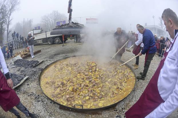 U Oroslavju pripremljena najveća peka na svijetu