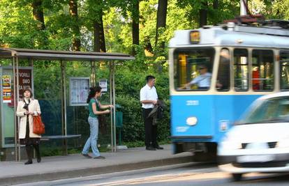 Zagreb: Pokušao nožem ubiti policajca na stajalištu