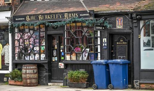 Ovaj grad &zcaron;eli ka&zcaron;njavati ljude zbog kanti za sme&cacute;e: 'Kvare turistima fotke za Instagram!'