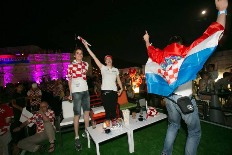 Dubrovnik slavi pobjedu nad Španjolcima na terasi Revelina