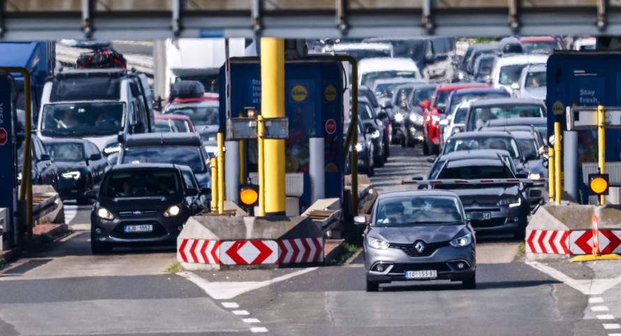 Zagreb: Gužve u prometu u smjeru mora