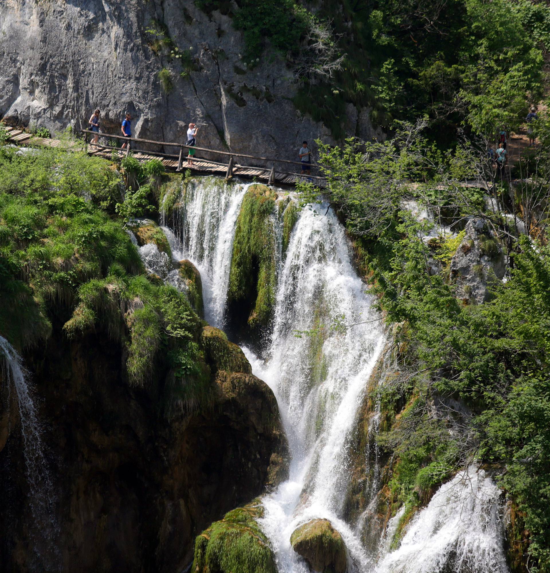 UNESCO prijeti: Plitvice više neće biti zaštićena  baština?