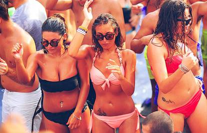 Veliku Gospu na plaži Zrće su proslavili partyjem bez kraja