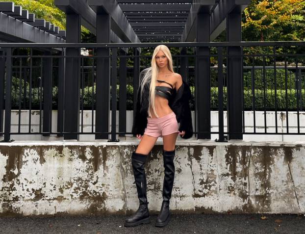 FOTO Ni ovoj jelki nije svejedno. Odbila Ronalda i pozirala gola