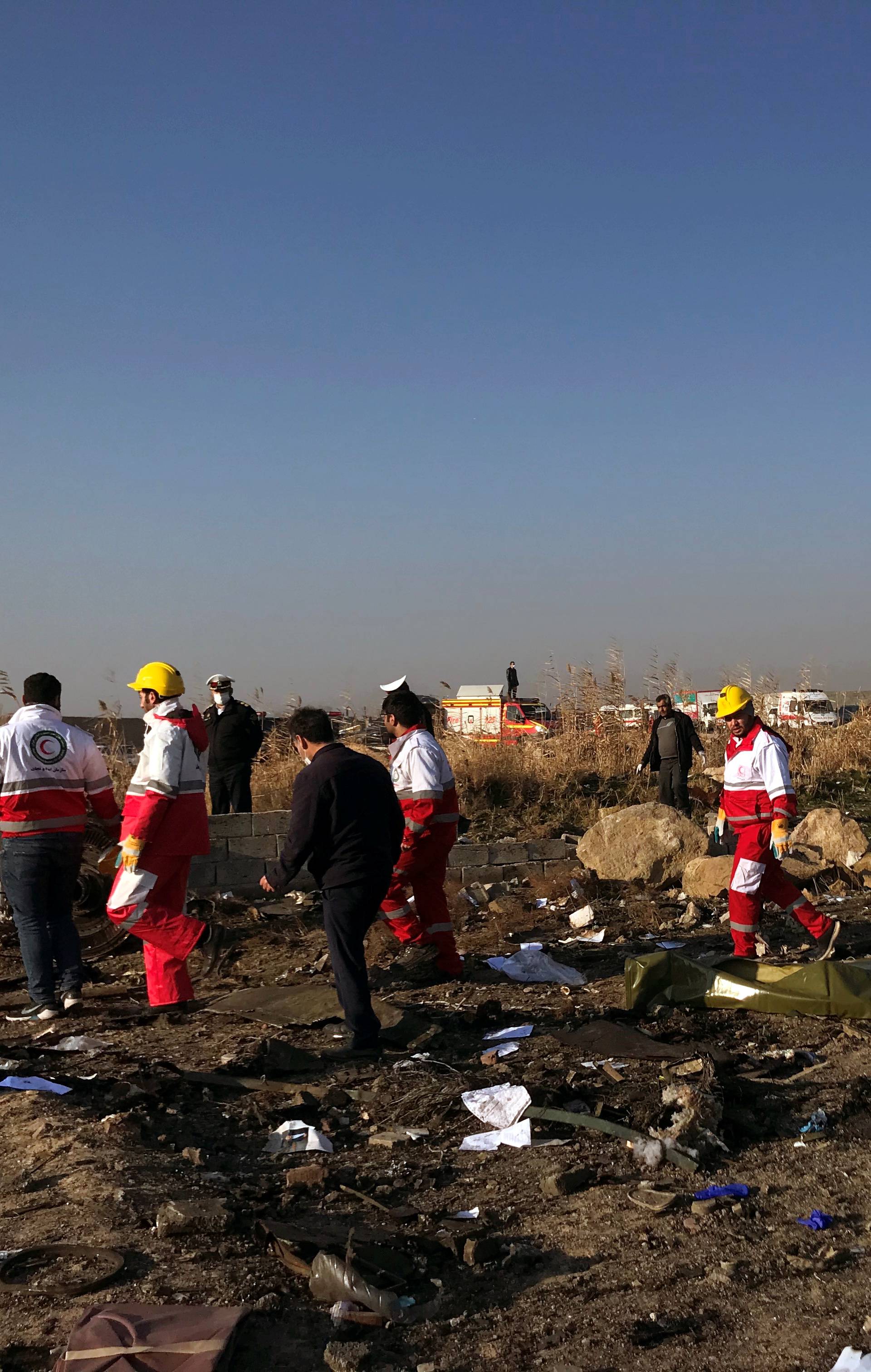 Snimka pada aviona: Vatra je obasjala nebo kod Teherana