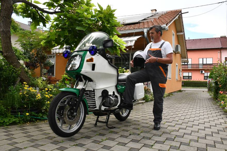 Slavonski Brod: Radovan Šibanić vlasnik je njemačkog policijskog motocikla marke BMW