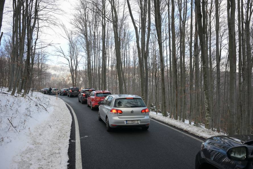 Zagreb: Zastoj na cesti prema vrhu Sljemena