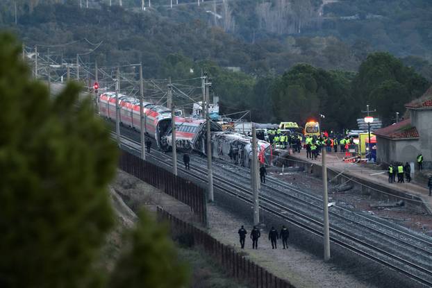 Two high-speed trains derail in Spain