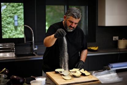 Jordanian chef develops eggplant 'leather', creates sustainable face masks in Amman