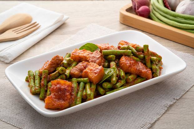 Stir,Fried,Pork,And,Yardlong,Bean,With,Red,Curry,Paste