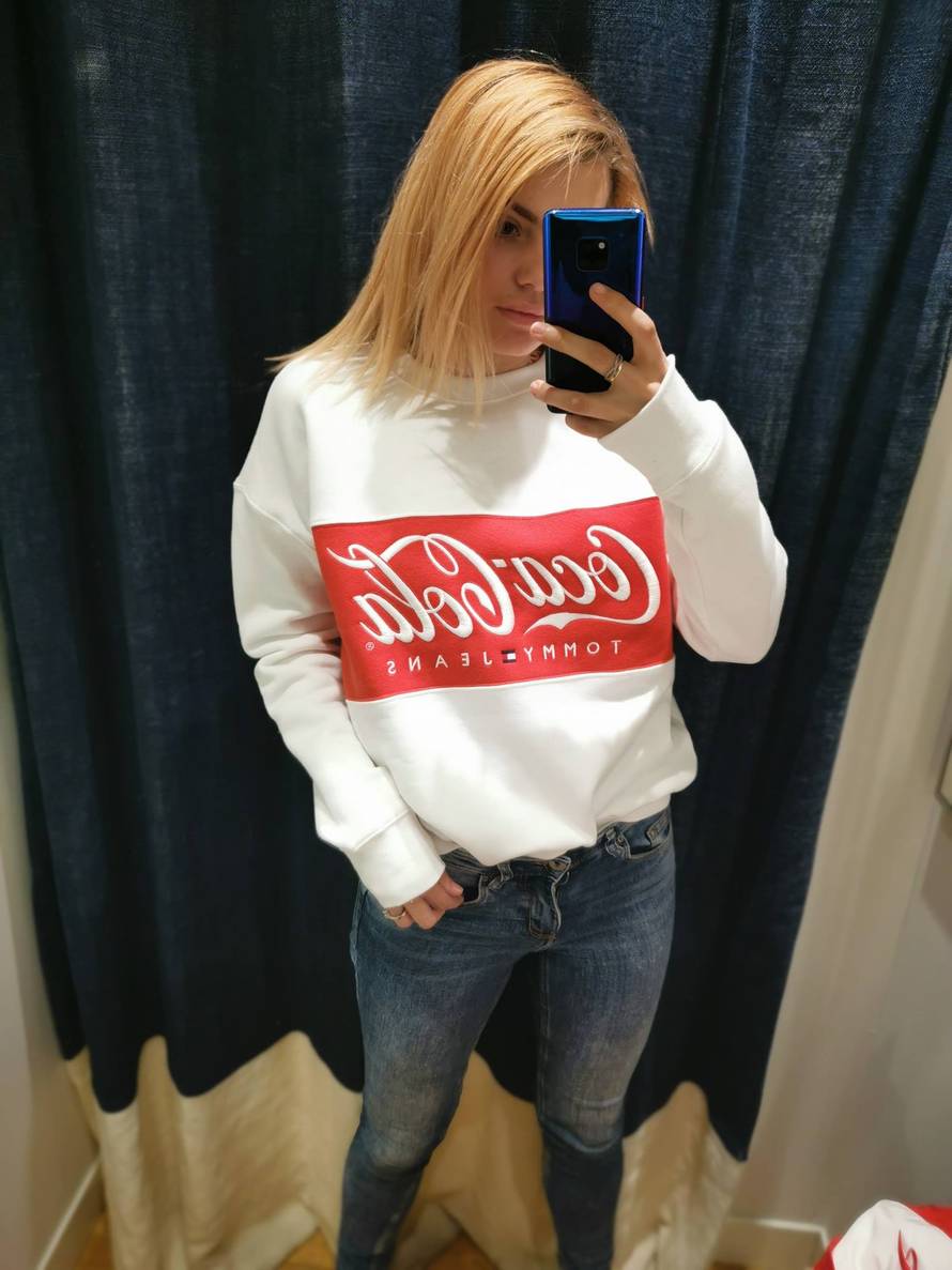 Ella u toplesu ušla u jezero: 'Jesi ti to u žabokrečini, svega ti?!'