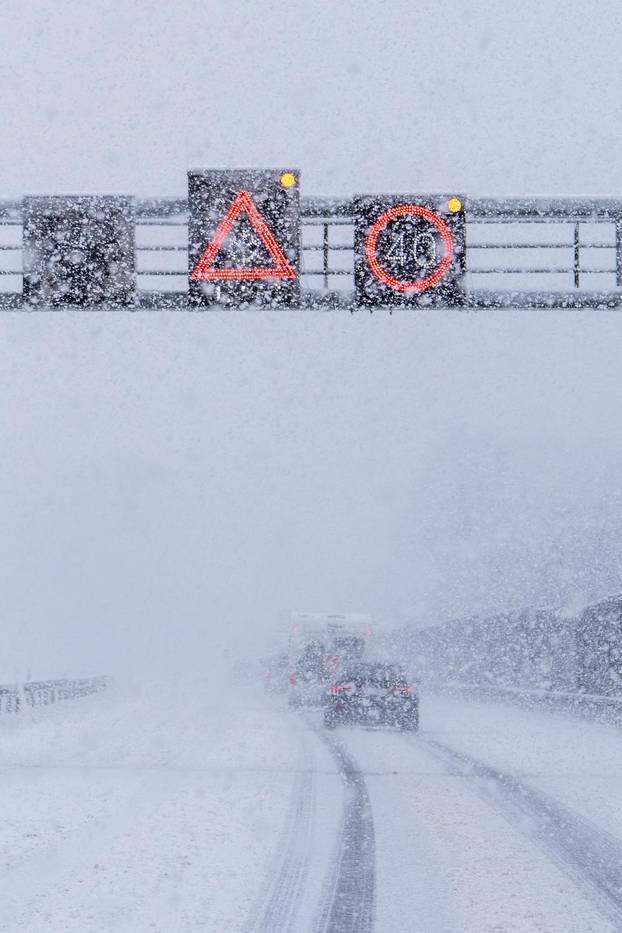 Zimski uvjeti na A1 između čvora Perušić i čvora Gospić